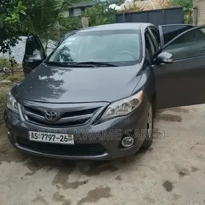 Toyota Corolla LE 4dr Sedan (1.8L 4cyl 4A) 2013 Gray
