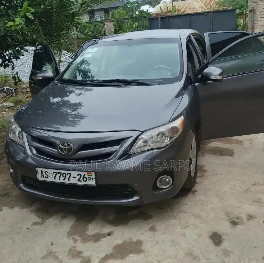 Toyota Corolla LE 4dr Sedan (1.8L 4cyl 4A) 2013 Gray