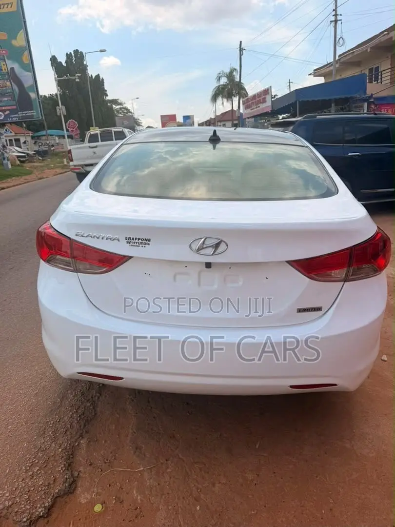 Hyundai Elantra 2013 White