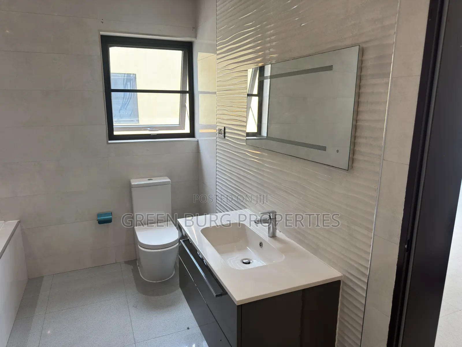 5bdrm House in Green, East Legon for rent
