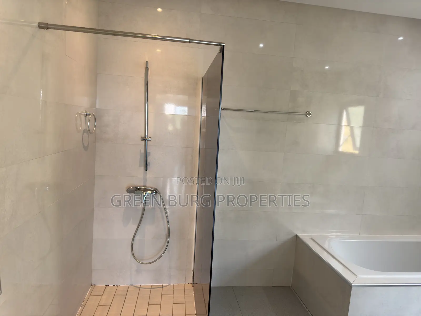 5bdrm House in Green, East Legon for rent
