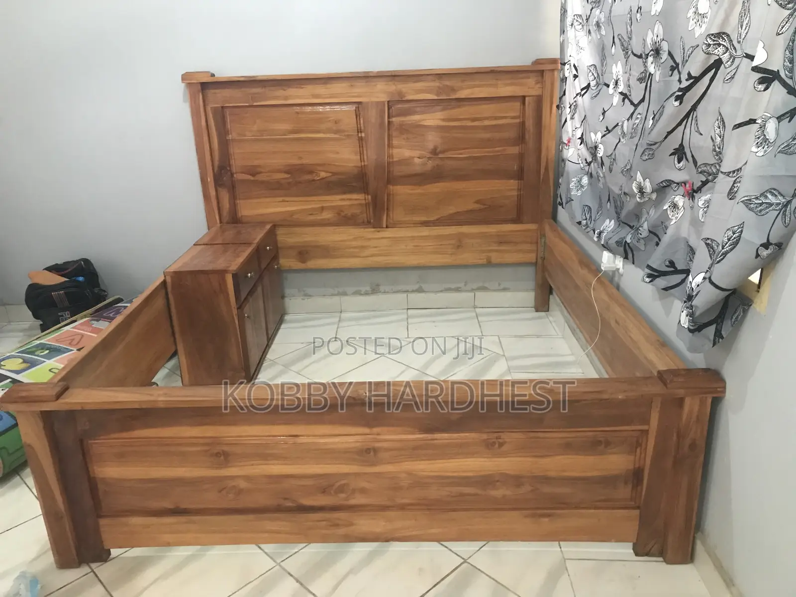 Brand New 6x6 Teak Bed + 2 Side Drawers for Sale. Bibiani