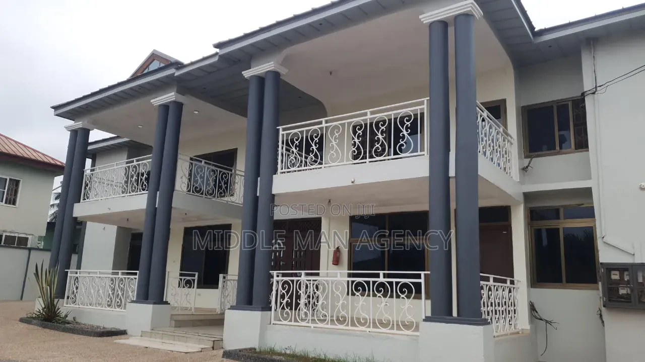 Furnished 8bdrm Mansion in Middle Man Agency, Ejisu-Juaben Municipal
