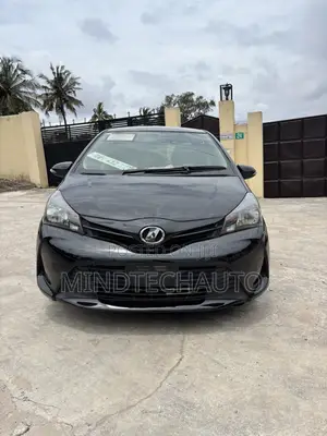 Toyota Vitz 1.3 AWD 3dr 2015 Black