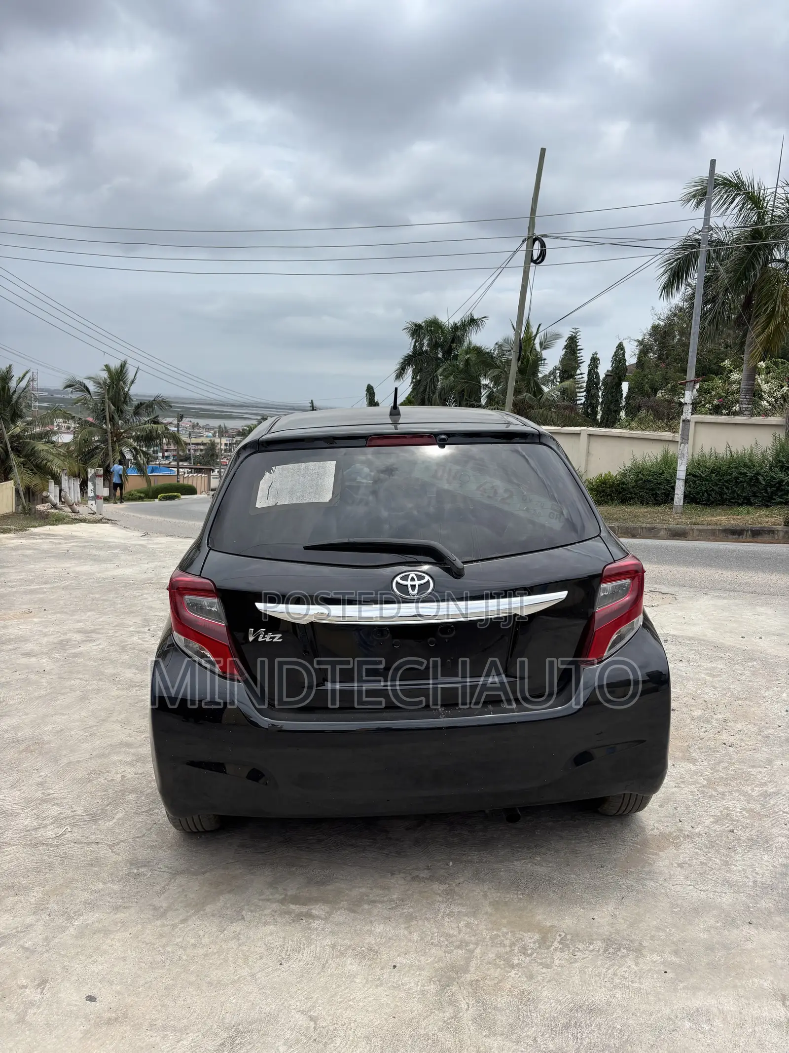 Toyota Vitz 1.3 AWD 3dr 2015 Black