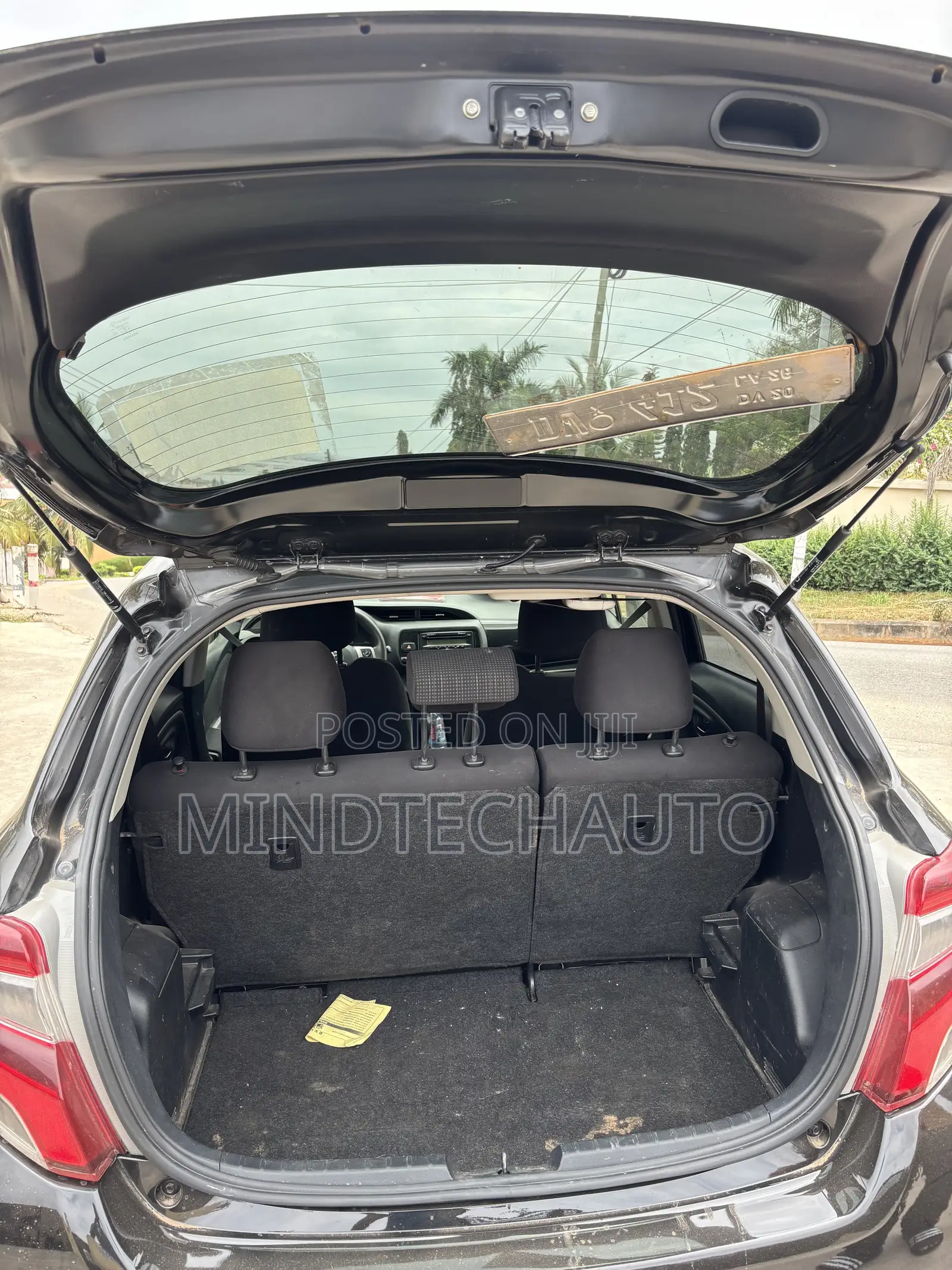Toyota Vitz 1.3 AWD 3dr 2015 Black
