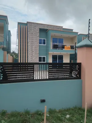 4bdrm Duplex in Ofankor for sale