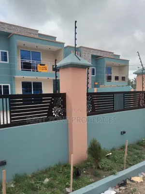 4bdrm Duplex in Ofankor for sale