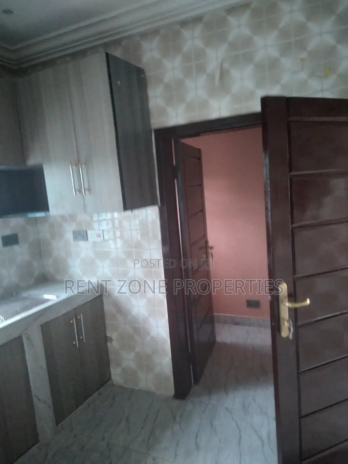 4bdrm Duplex in Ofankor for sale