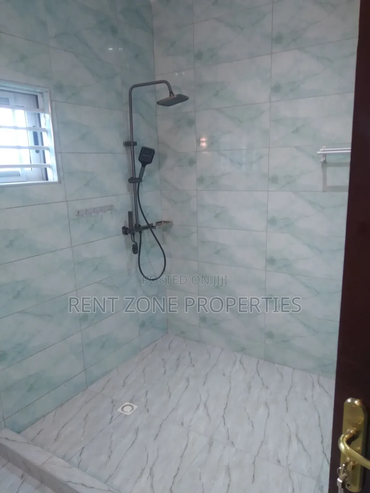 4bdrm Duplex in Ofankor for sale
