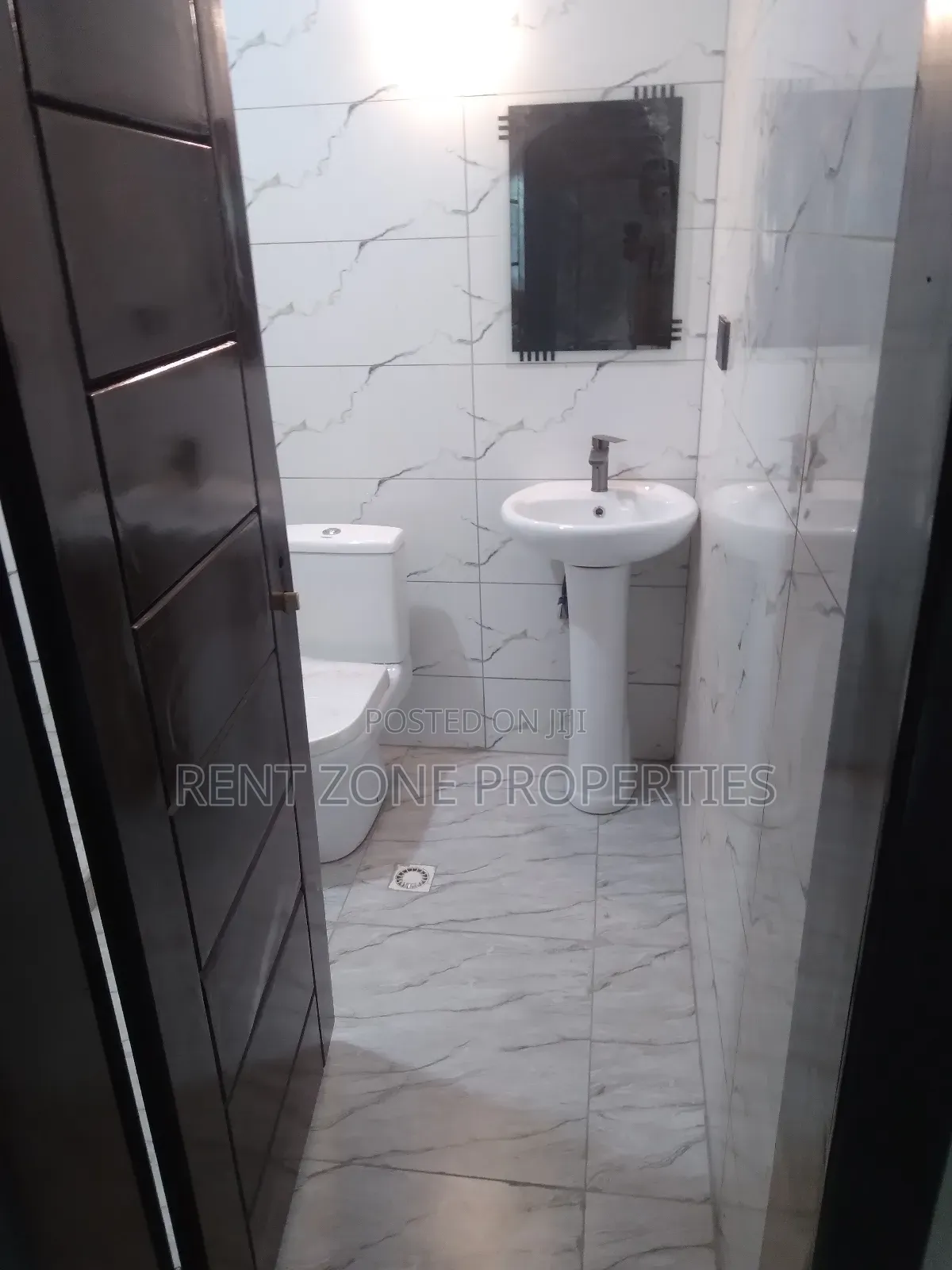 4bdrm Duplex in Ofankor for sale