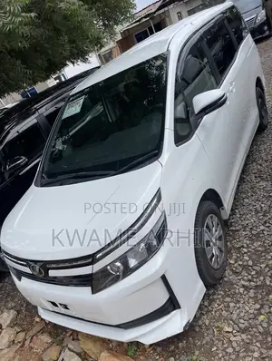 Toyota Voxy X C Package 2WD 8-Seater 2017 White