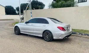 Mercedes-Benz C300 2016 Silver
