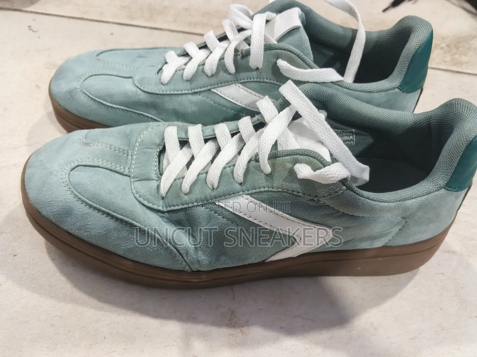 Very Neat and Pure Leather.