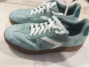 Very Neat and Pure Leather.