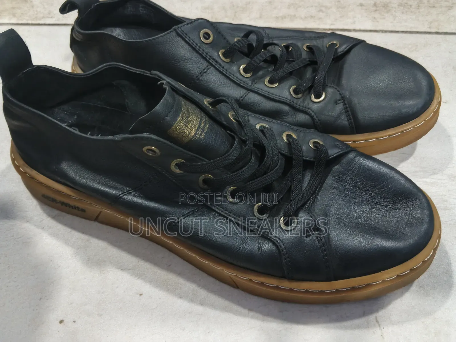 Very Neat and Pure Leather.