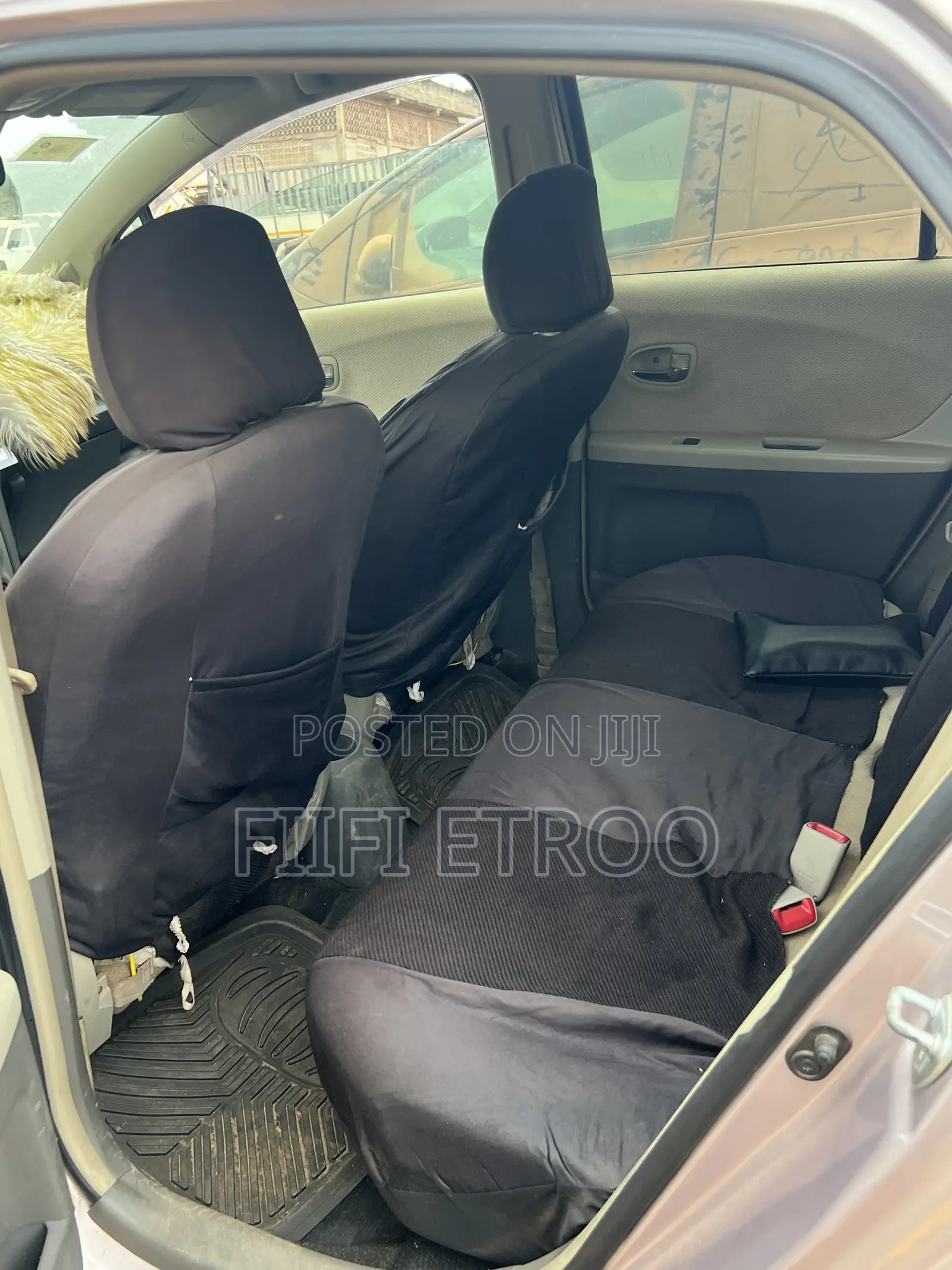 Toyota Vitz 1.3 FWD 3dr 2010 Gray