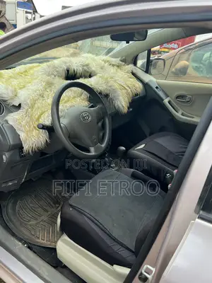 Toyota Vitz 1.3 FWD 3dr 2010 Gray
