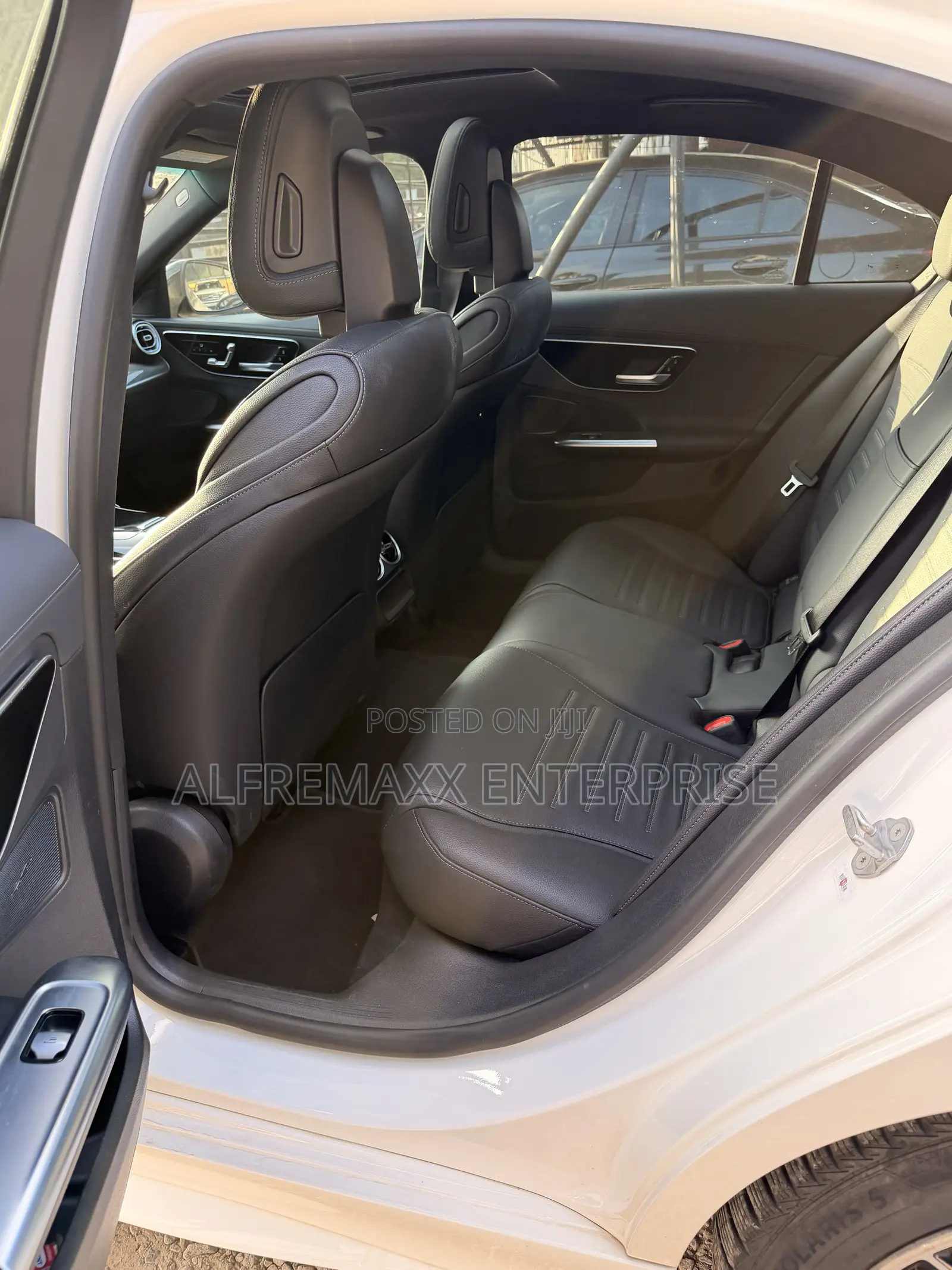 Mercedes-Benz C300 2023 White