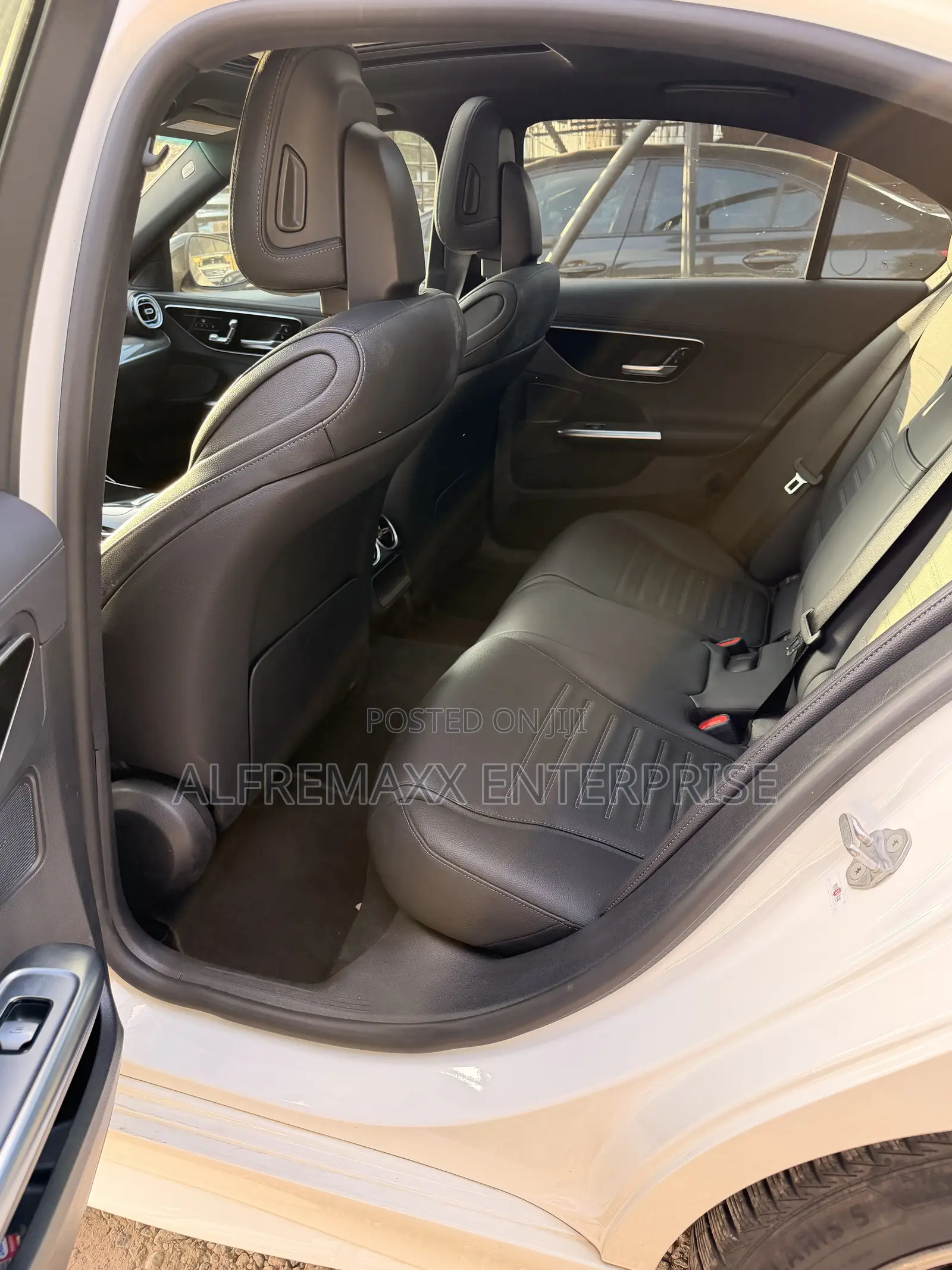 Mercedes-Benz C300 2023 White