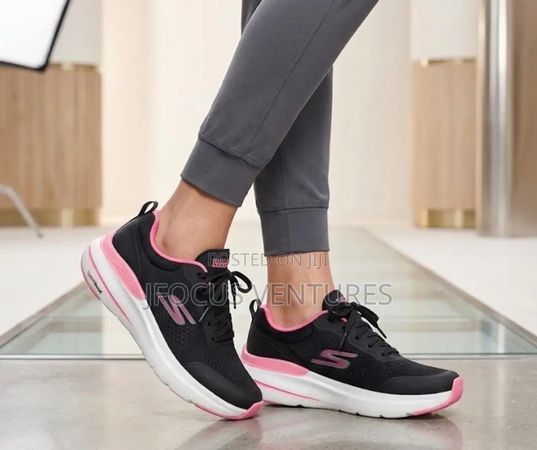 Sketchers Sneakers