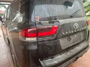 Toyota Land Cruiser 2022 Black