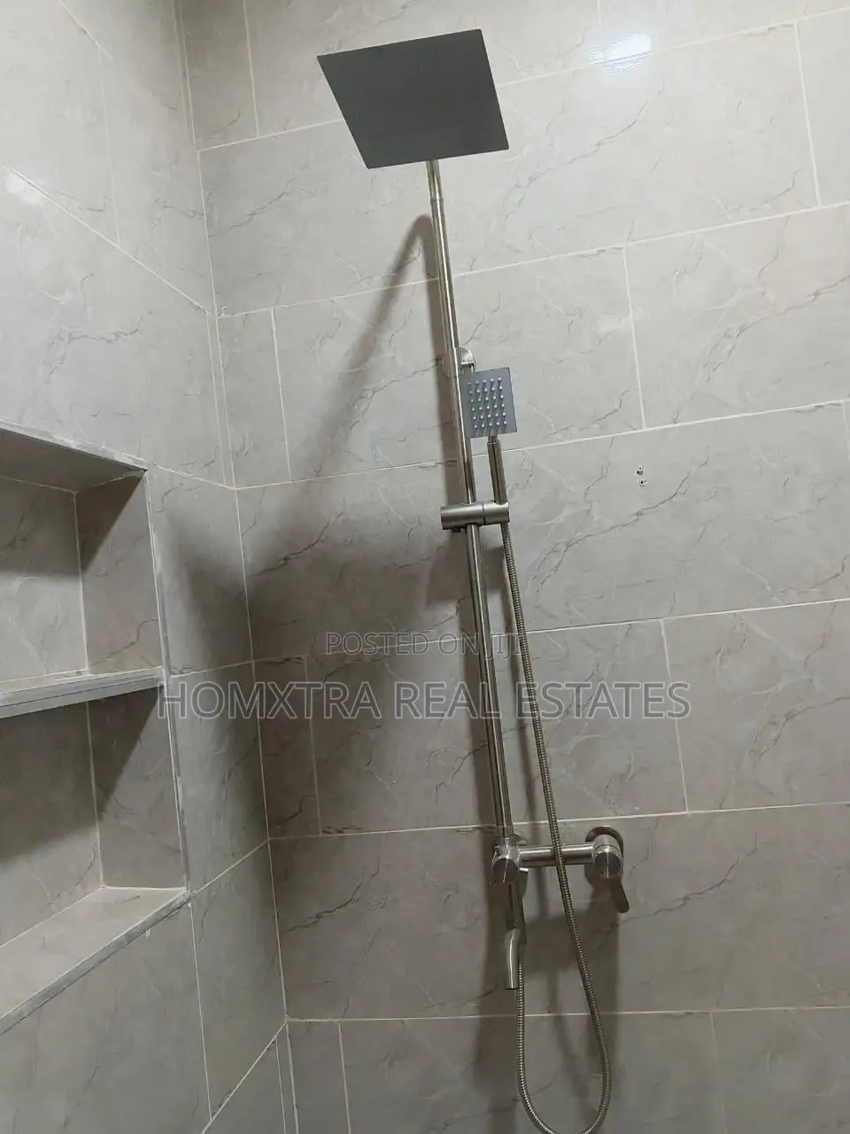 3bdrm Apartment in Homxtra Real Estates, Overhead for rent