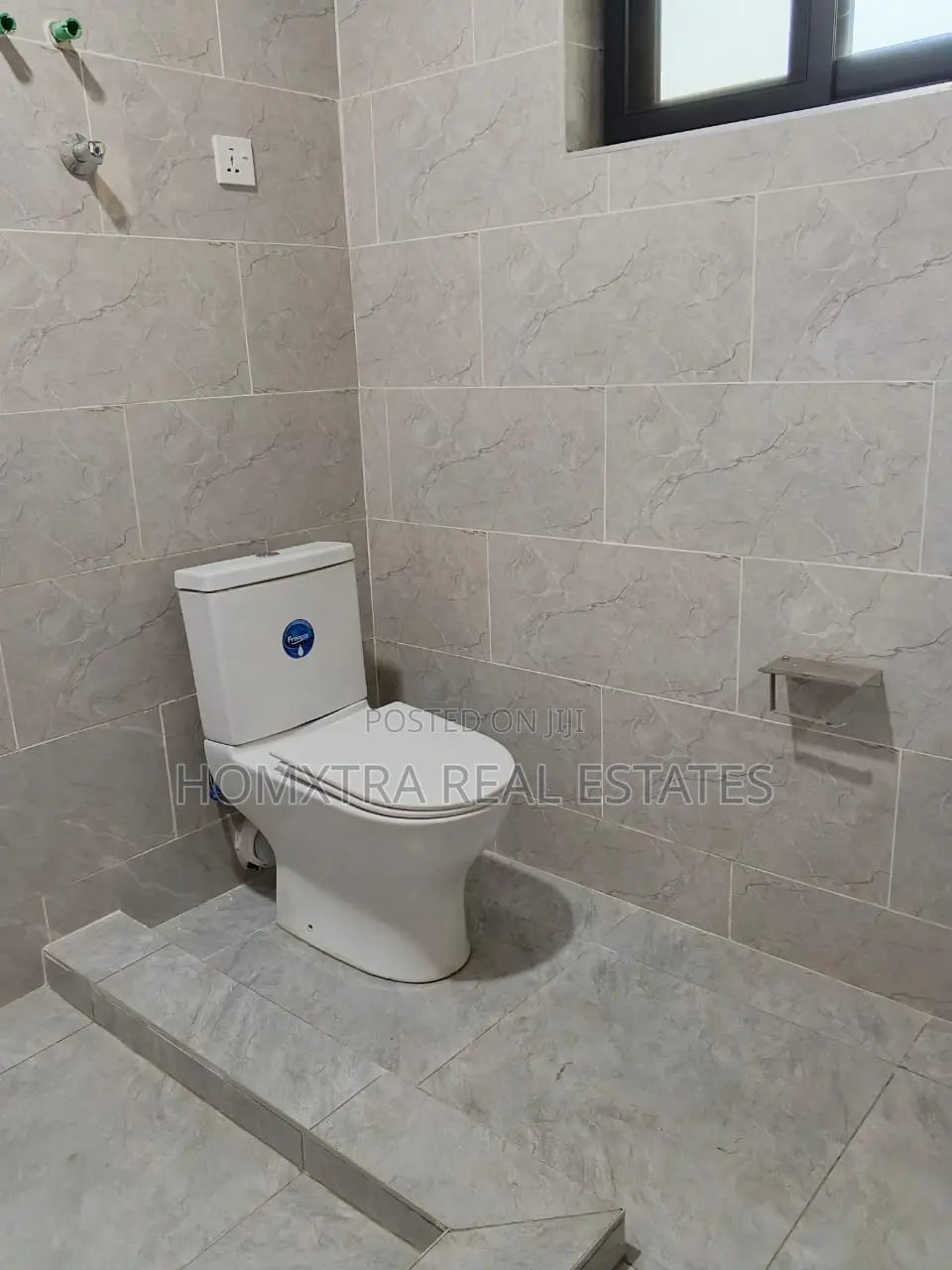 3bdrm Apartment in Homxtra Real Estates, Overhead for rent