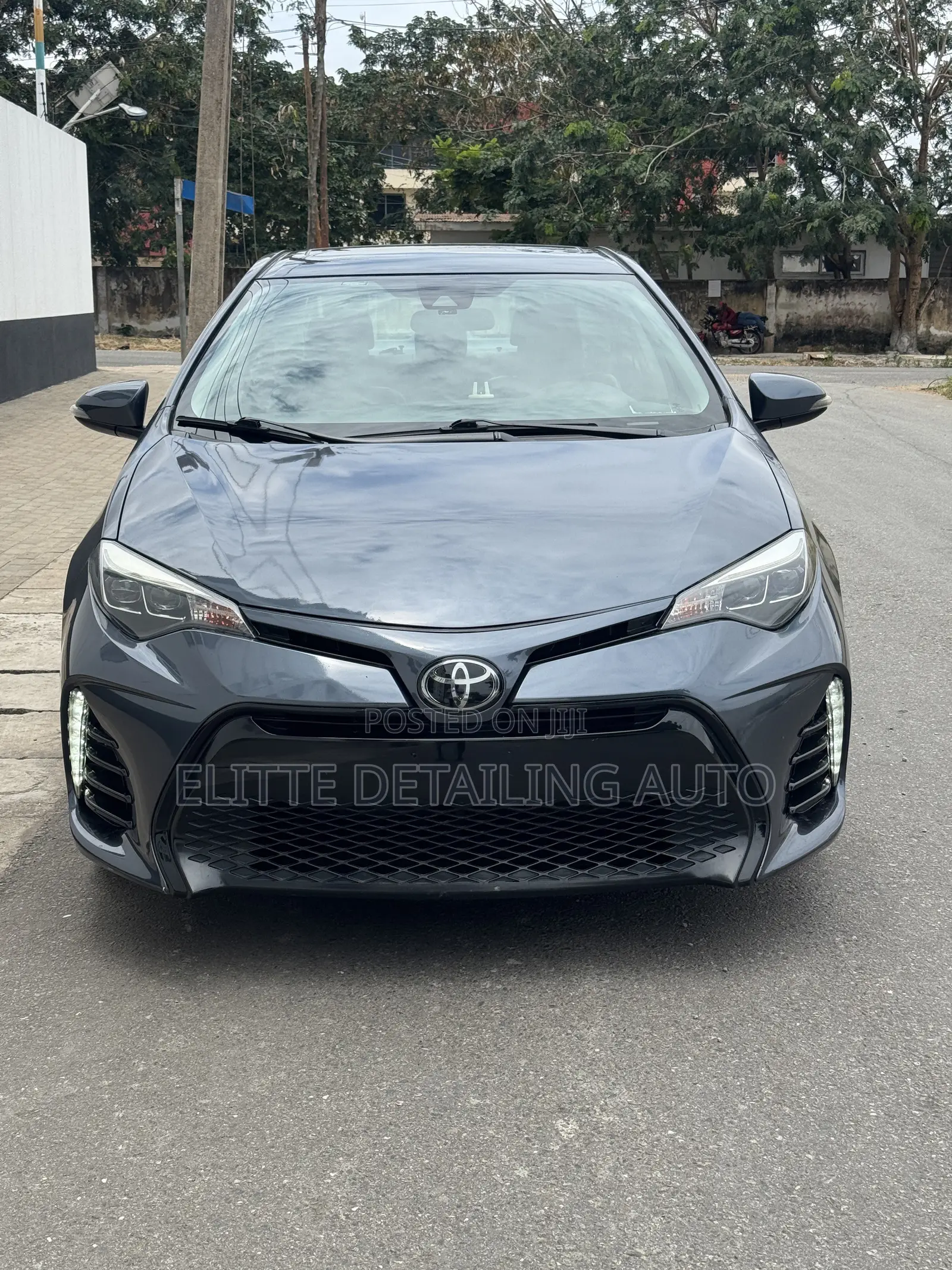 Toyota Corolla XSE 4dr Sedan (1.8L 4cyl CVT) 2017 Gray