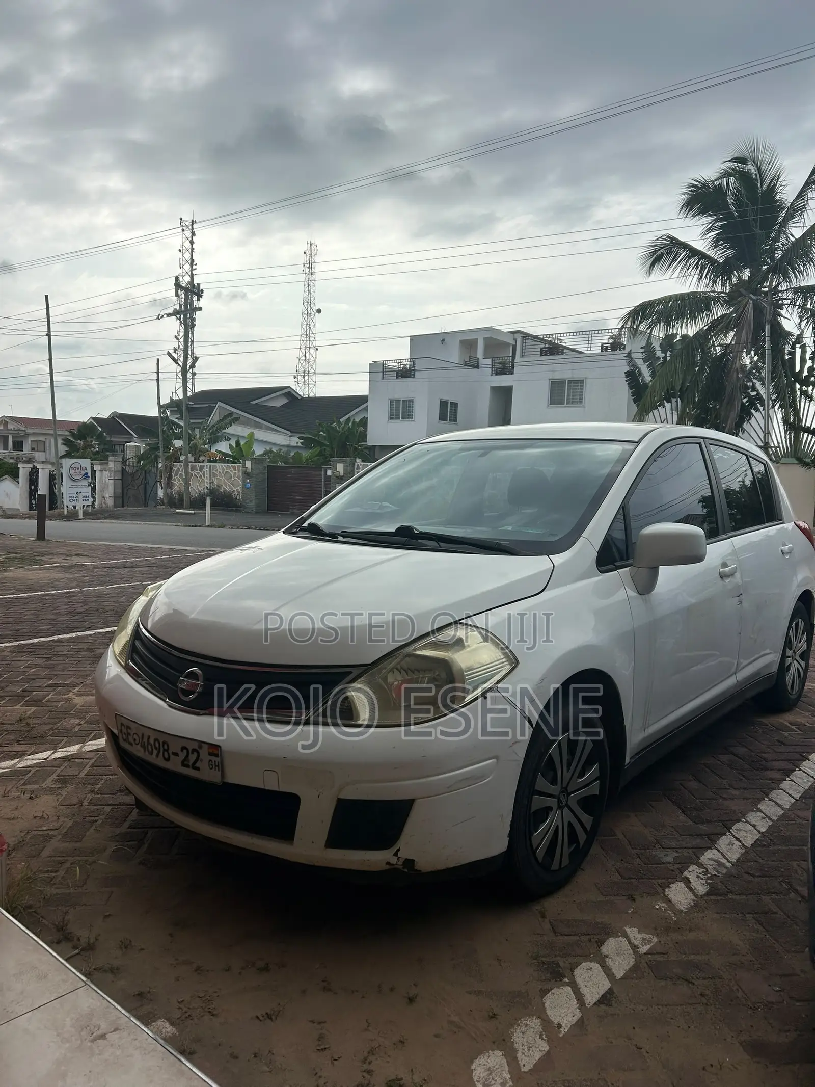 Nissan Versa 2011 White