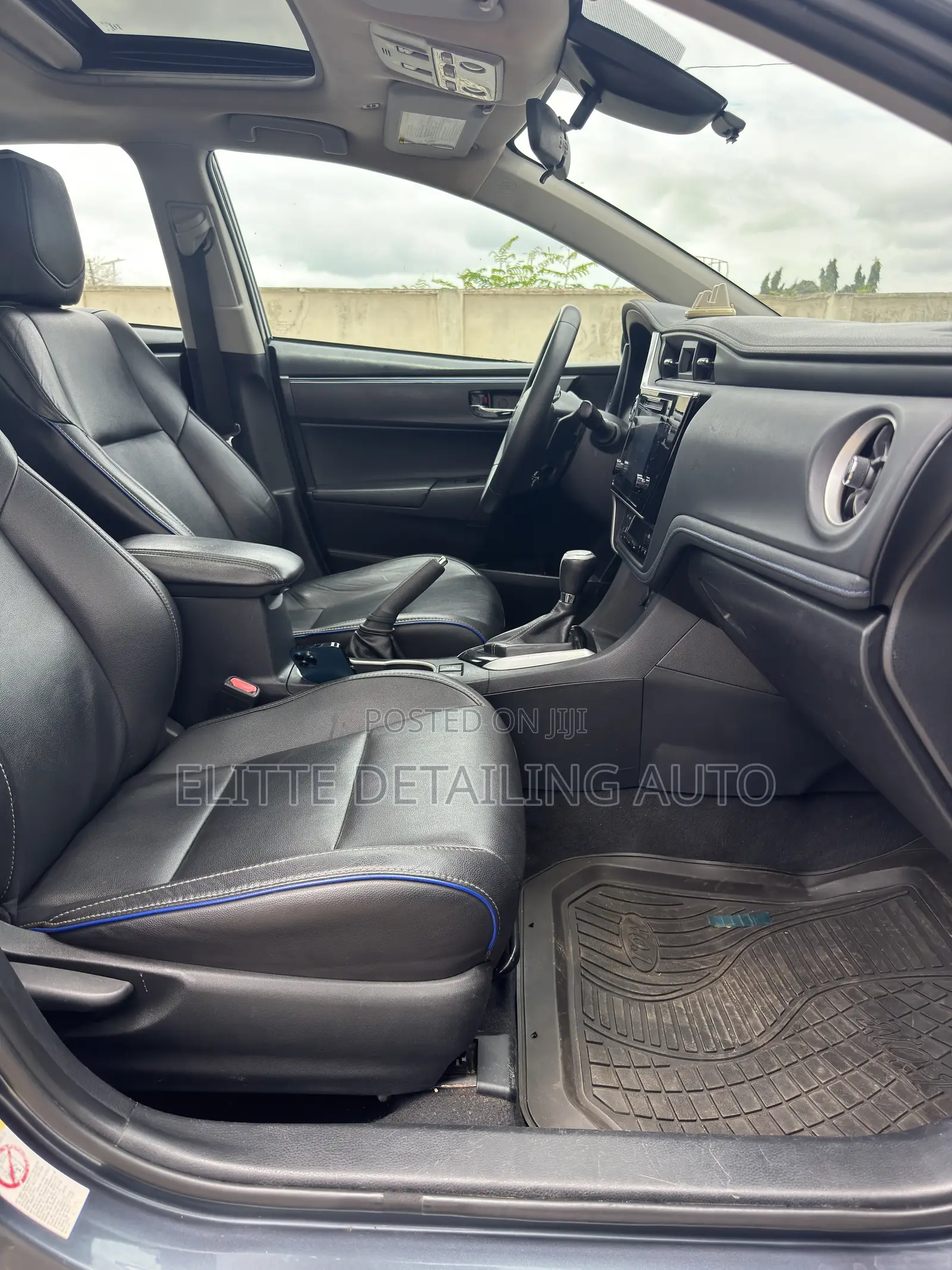 Toyota Corolla XSE 4dr Sedan (1.8L 4cyl CVT) 2017 Gray