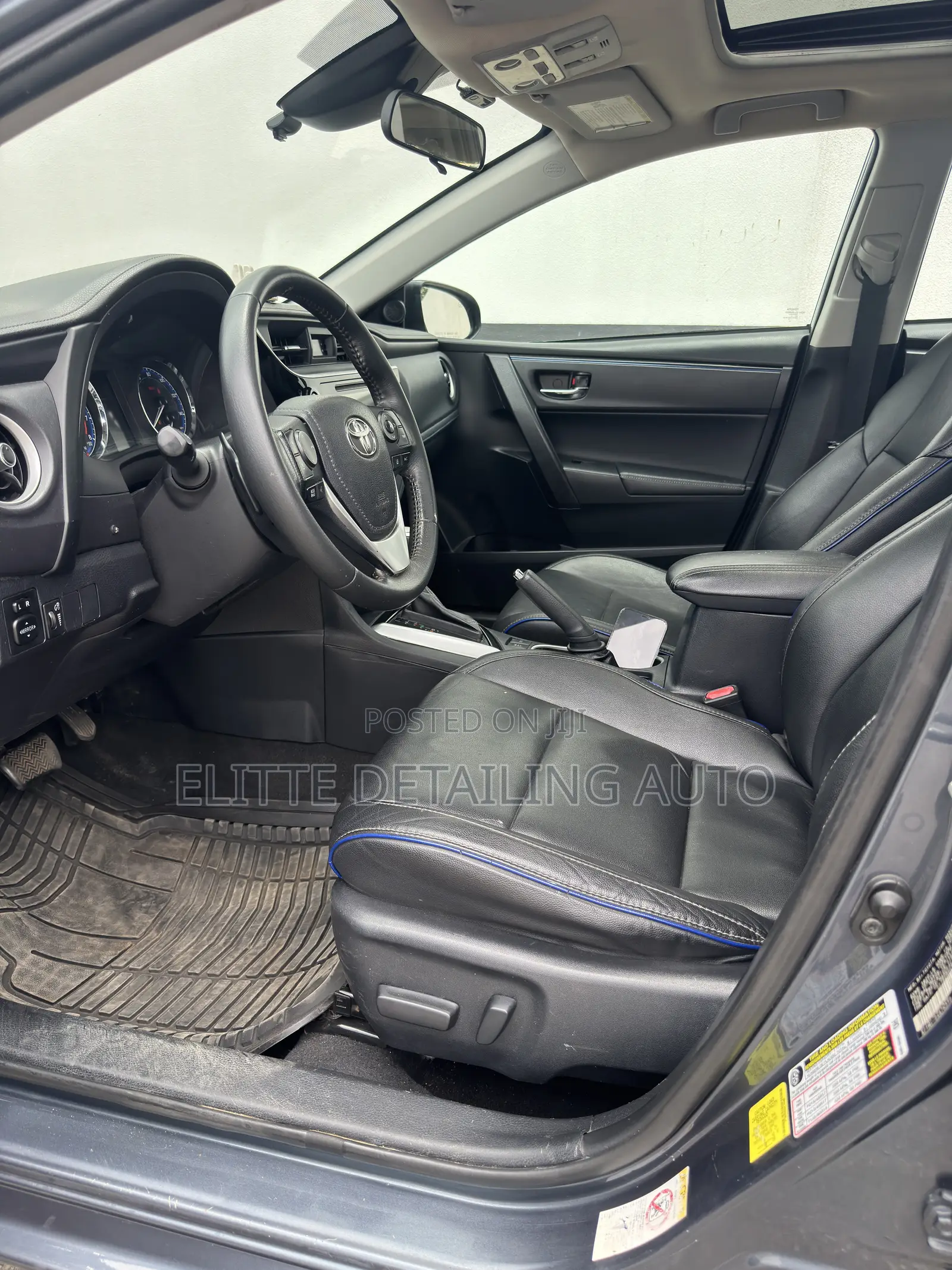 Toyota Corolla XSE 4dr Sedan (1.8L 4cyl CVT) 2017 Gray