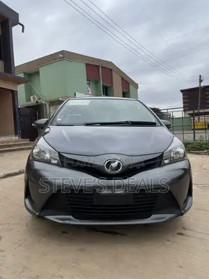Toyota Vitz 1.3 FWD 5dr 2015 Gray
