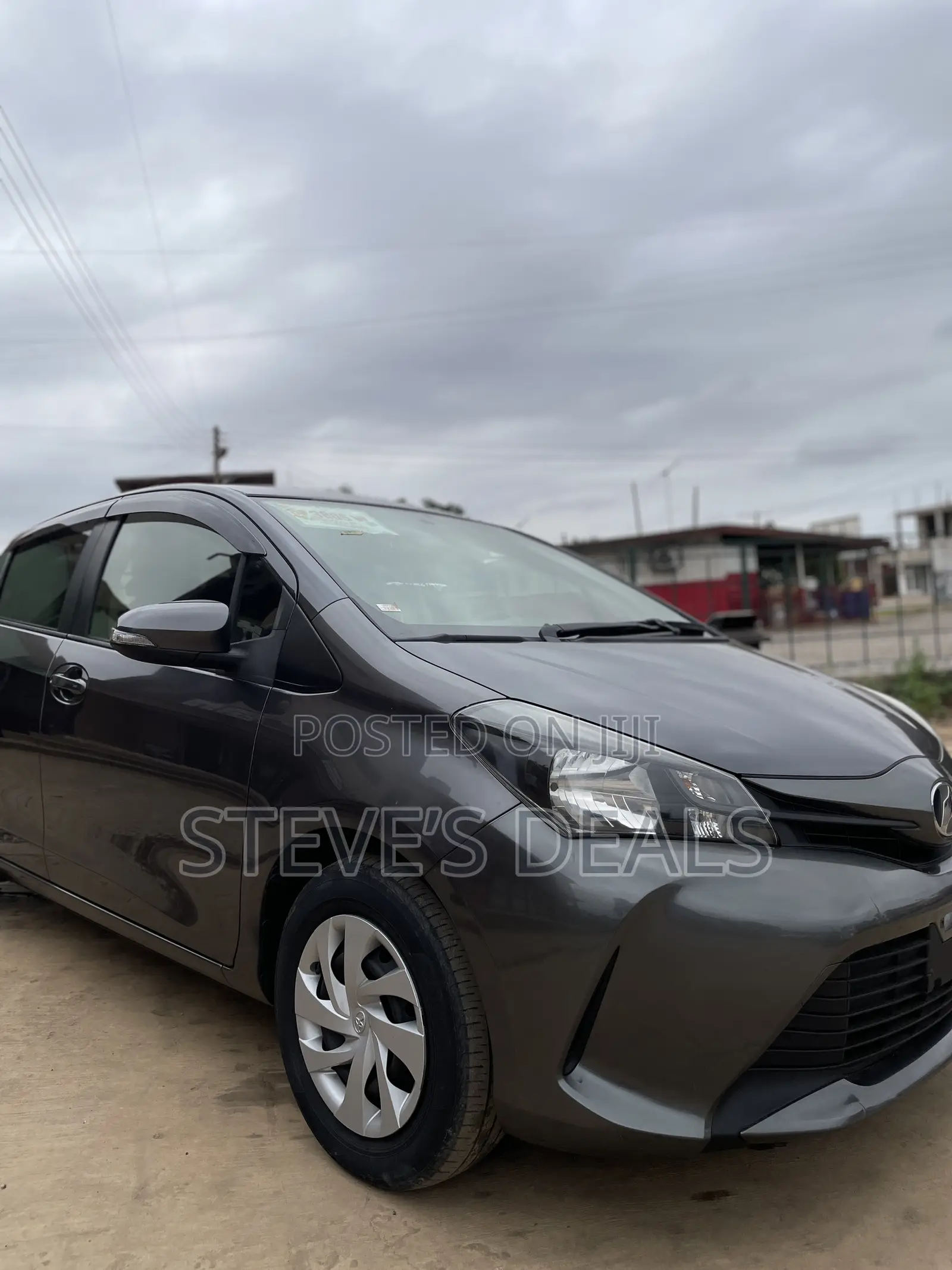 Toyota Vitz 1.3 FWD 5dr 2015 Gray