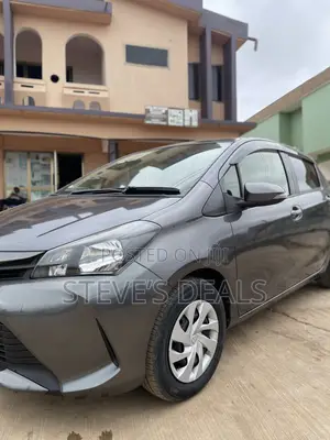Toyota Vitz 1.3 FWD 5dr 2015 Gray