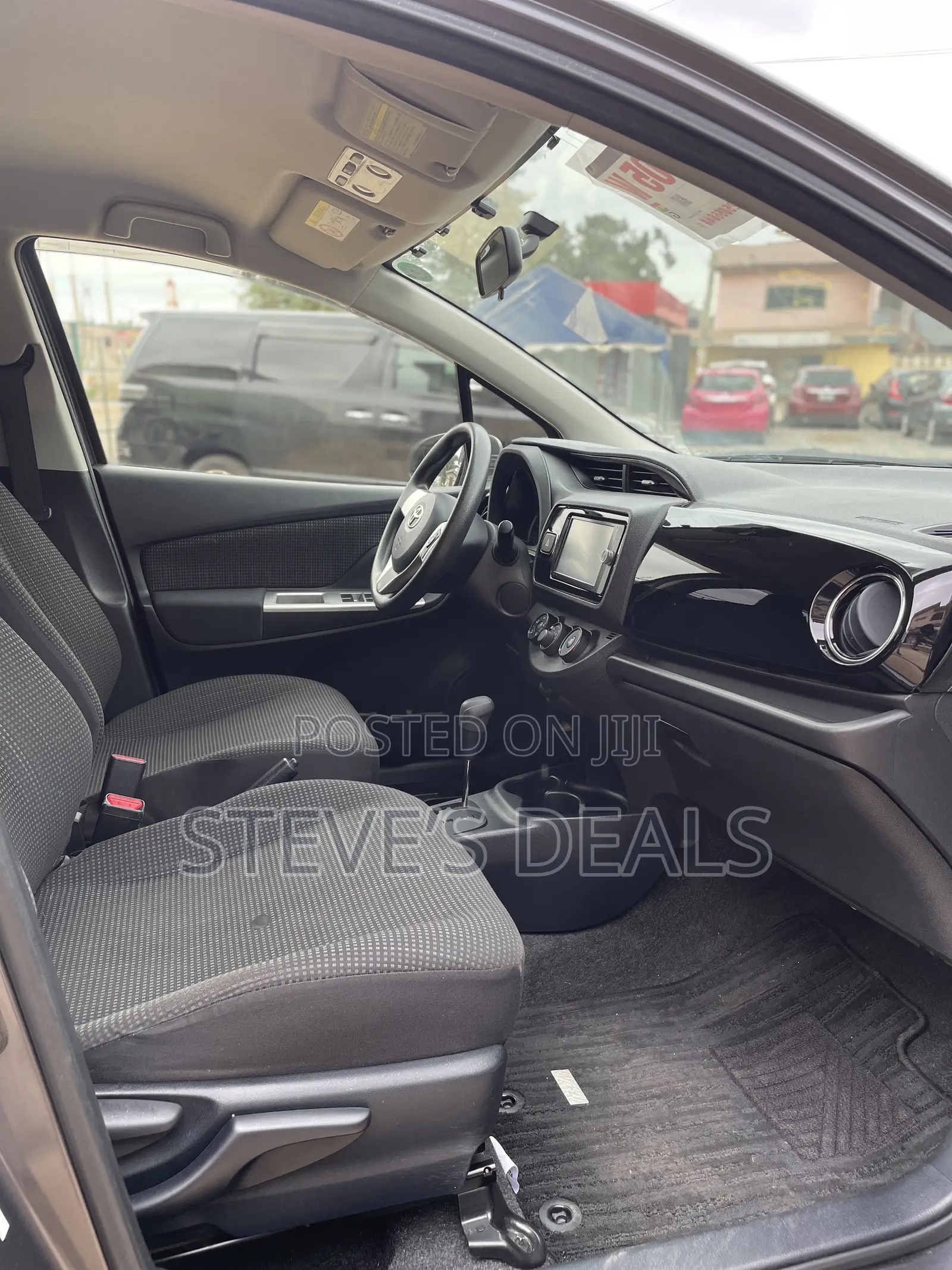 Toyota Vitz 1.3 FWD 5dr 2015 Gray