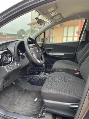 Toyota Vitz 1.3 FWD 5dr 2015 Gray
