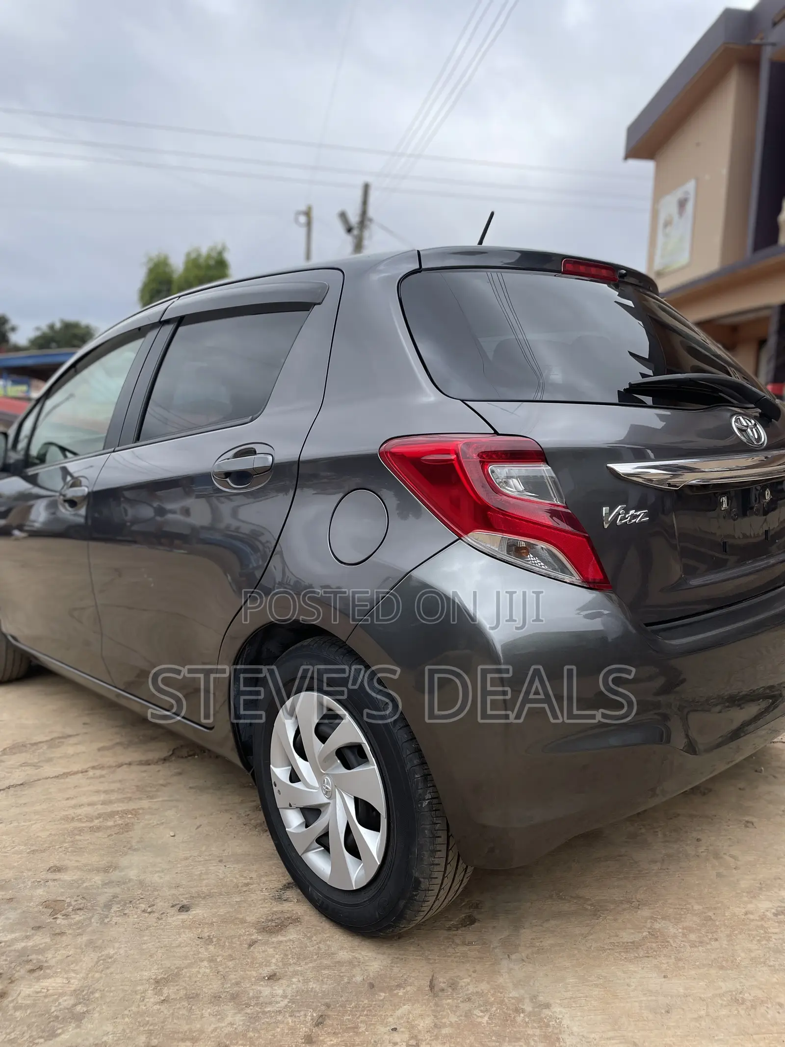 Toyota Vitz 1.3 FWD 5dr 2015 Gray