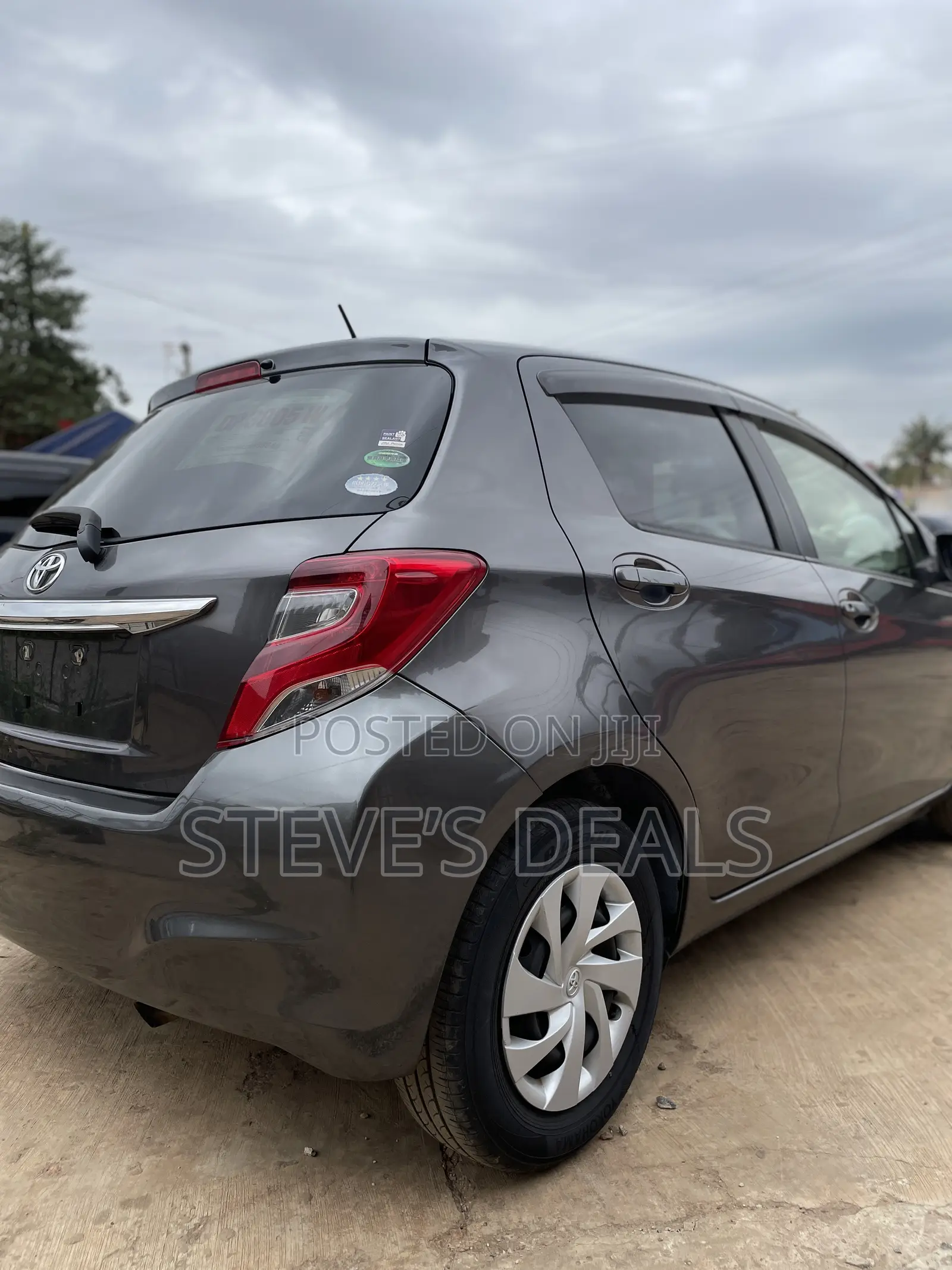 Toyota Vitz 1.3 FWD 5dr 2015 Gray