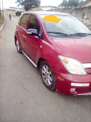 Toyota IST 2003 Red