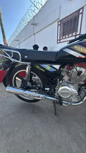New Royal RY125 2026 Black