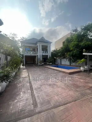 4bdrm Mansion in North Legon for sale