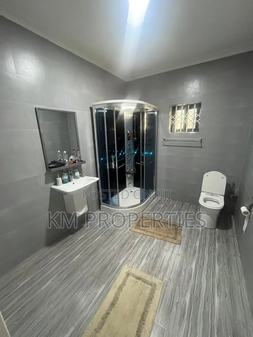 4bdrm Mansion in North Legon for sale