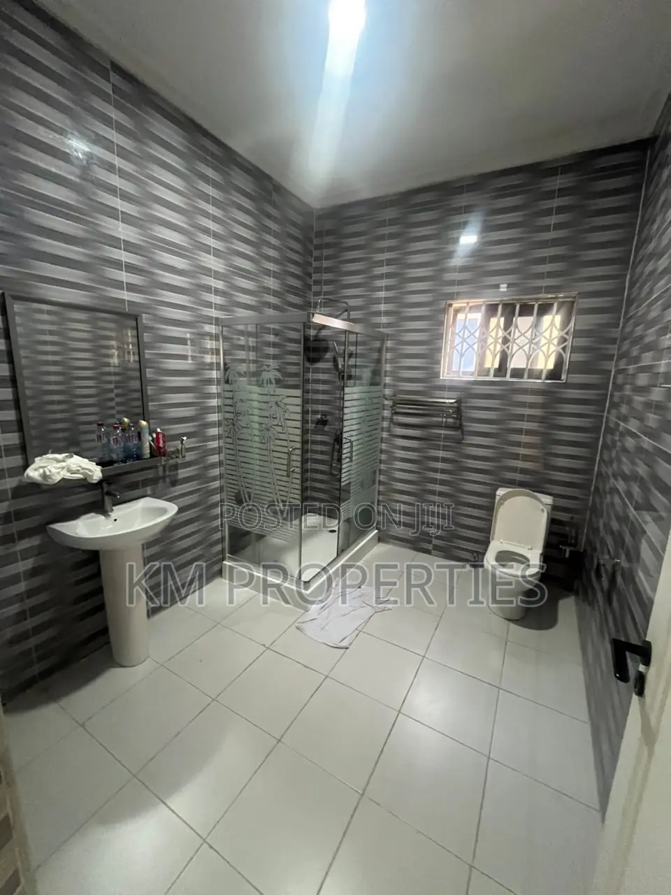 4bdrm Mansion in North Legon for sale