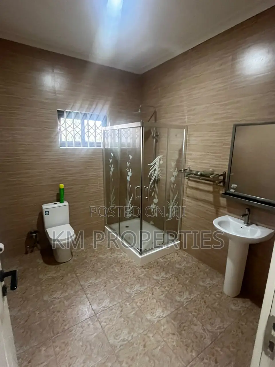 4bdrm Mansion in North Legon for sale