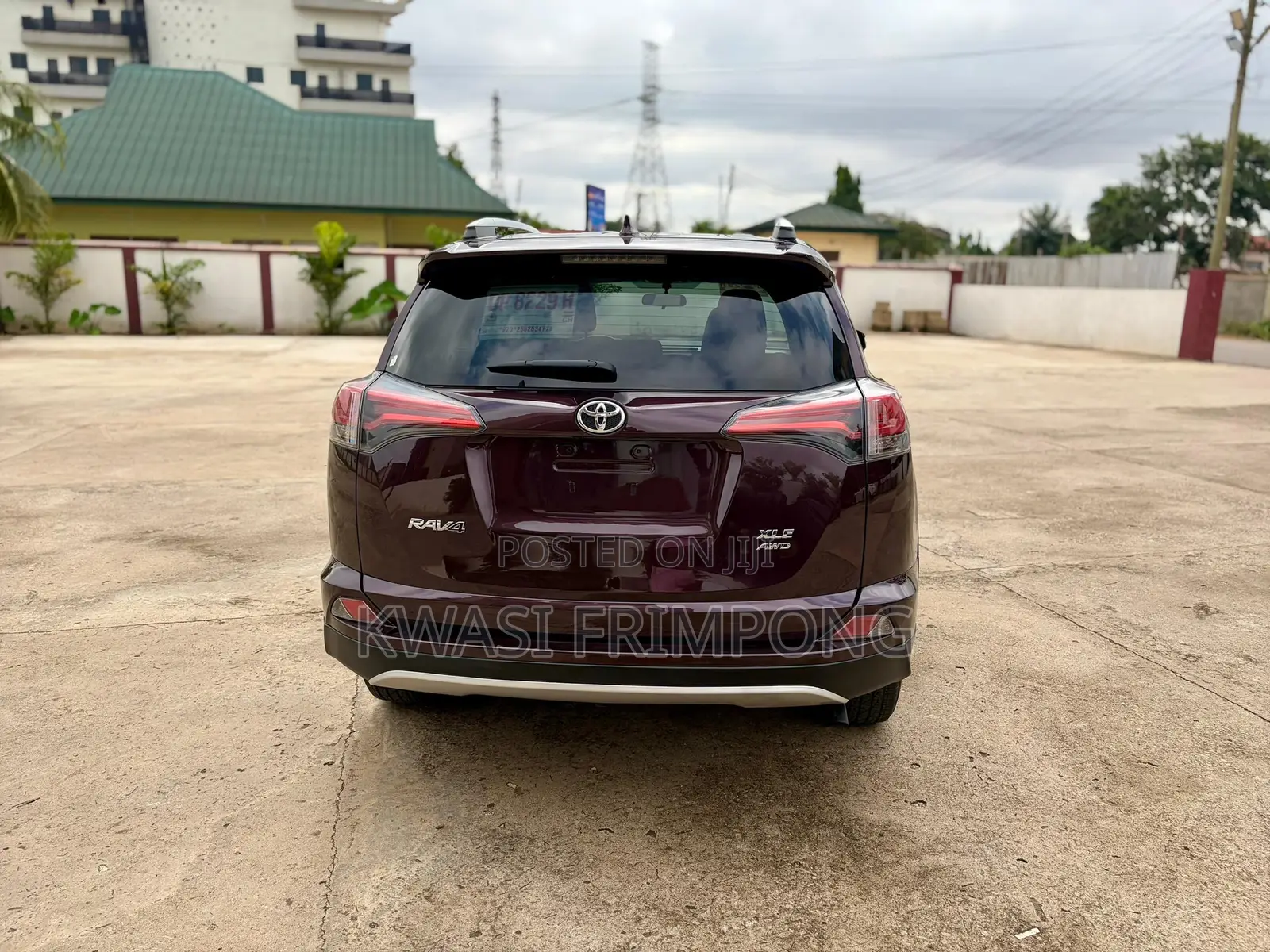 Toyota RAV4 XLE 4dr SUV (2.5L 4cyl 6A) 2018 Brown