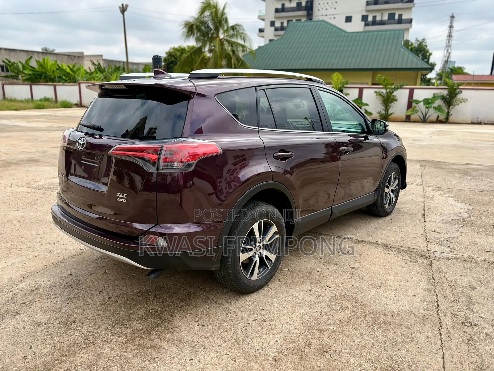 Toyota RAV4 XLE 4dr SUV (2.5L 4cyl 6A) 2018 Brown