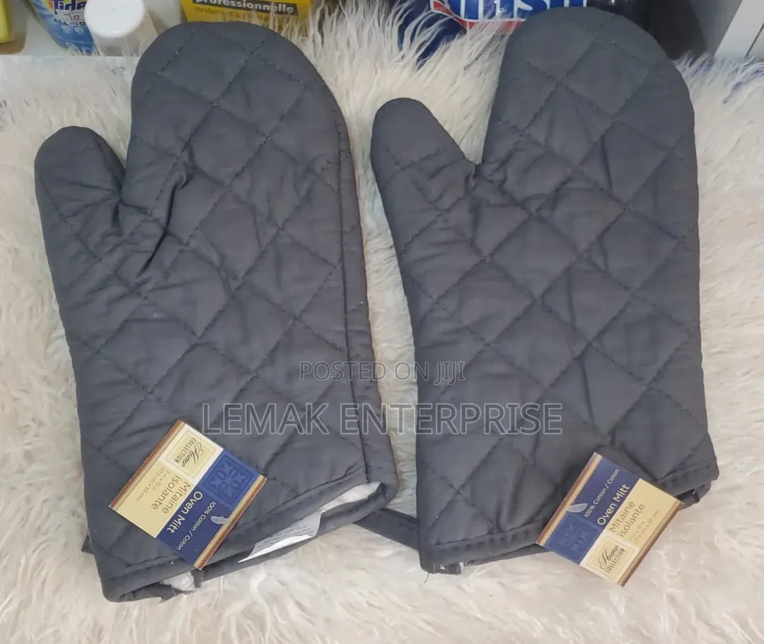 Home Collection Oven Mitts ("Mitaine Isolante") Made of 100% Cotton.