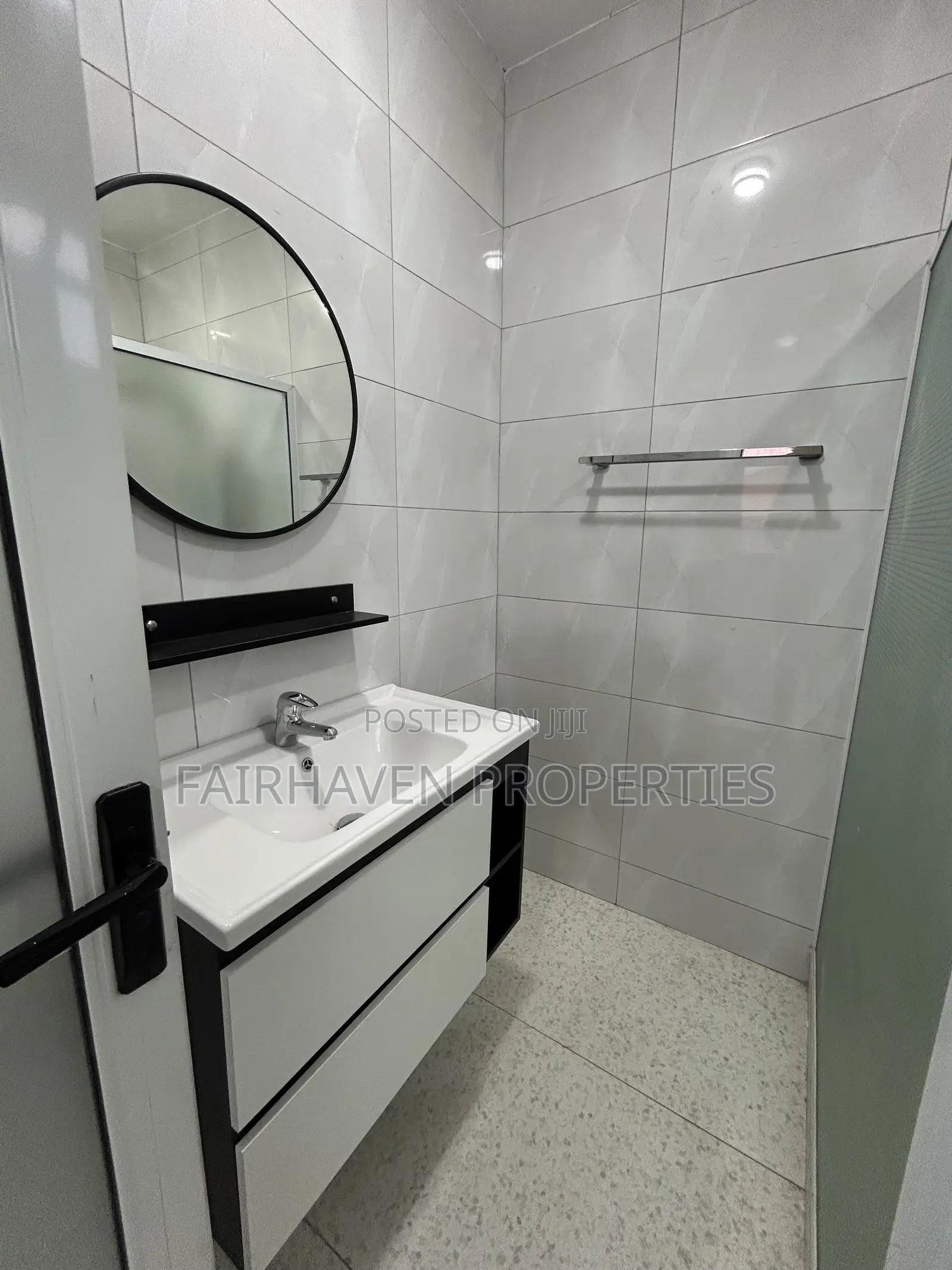3bdrm Apartment in A&C Mall, East Legon for rent