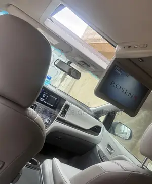 Toyota Sienna XLE Premium 8 Passenger (3.5L 6cyl 8A) 2017 Gray